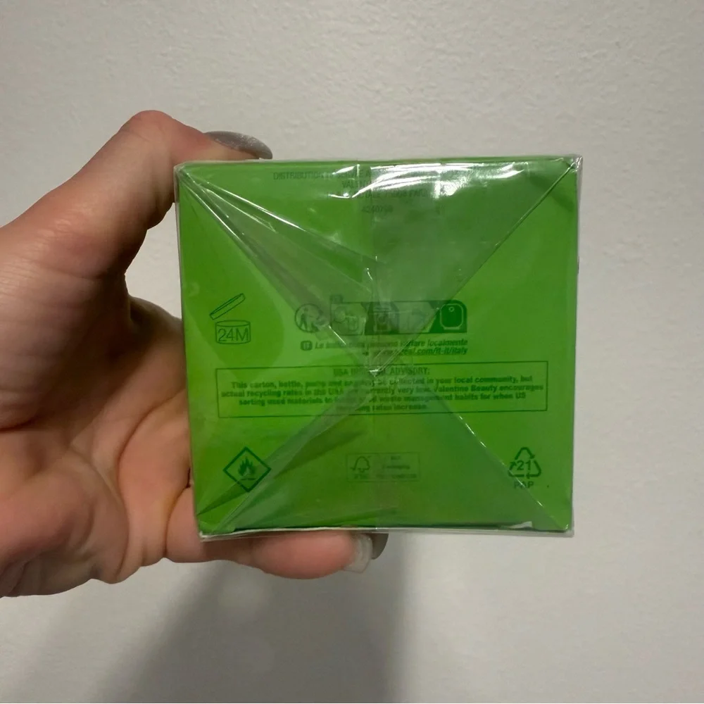 Valentino Donna Born In Roma Green Stravaganza Eau De Parfum 100 mL 3.4 Fl Oz - Picture 4 of 4